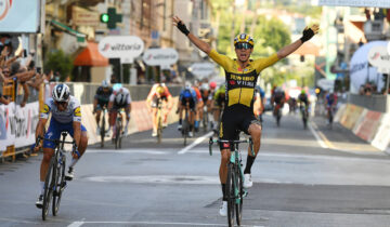 Milano-Sanremo: Van Aert batte in volata Alaphilippe