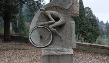 Torna la ruota al Monumento dedicato a Franco Ballerini