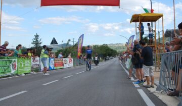 Juniores  – L’ucraino Maxim Varenyk da applausi sulle strade di Casoli e Guarenna