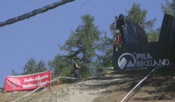 ’Ixs Downhill – La tappa di Pila sui social