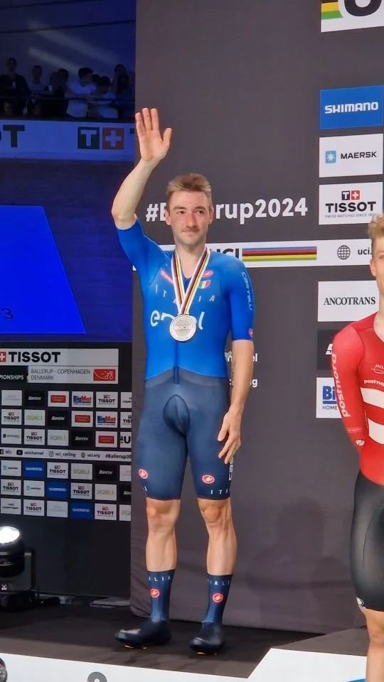 IL PROFETAAAA 🥈 Splendido argento per @eliaviviani nell'Eliminazione ai Mondiali di #Ballerup2024 🌈🚴‍♂️ UNA GARANZIA 💙🇮🇹 #nazionaleciclismo🇮🇹