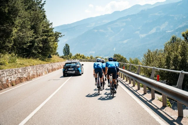 Sempre al fianco degli Azzurri, dentro e fuori dalla gara. Con Toyota, il viaggio verso i prossimi traguardi è più sicuro e sostenibile. 🚴‍♂️#nazionaleciclismo🇮🇹 #fci #toyota