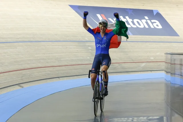 Martina Fidanza regina d’Europa! Campionessa europea nello scratch su pista! 🥇🇪🇺📸 @sprintcycling@uec_cycling
@castelli_italia
@enelitalia
@enervitsport
@ip_gruppoapi
@pinarello_official
@rudyproject